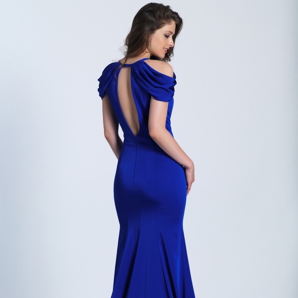 Dave and Johnny Gown - Picture 3 of 4